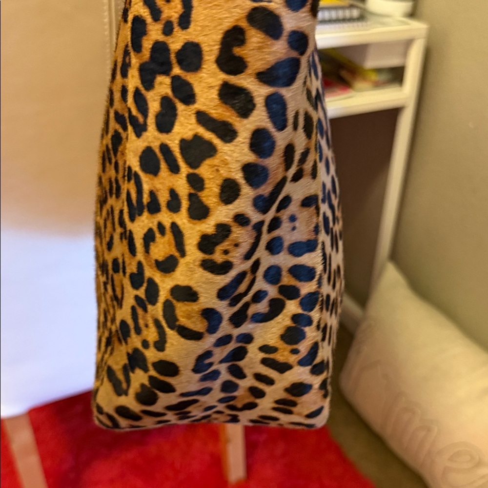 Saint Laurent Le 5 A 7 Bea Leopard Print Tote Bag - Picture 5 of 16